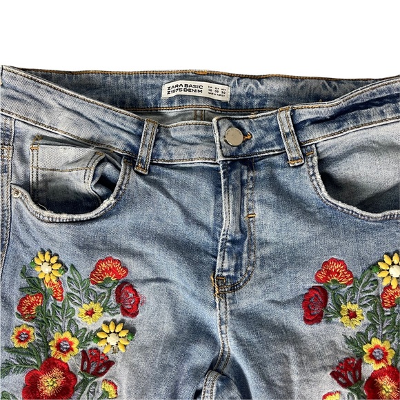 ZARA Women's Embroidered Flower Jewels Skinny Distressed Jeans Size 8 -Pre-Owned - Picture 4 of 10